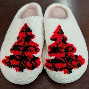 New Buffalo Plaid Tree Slippers Size 38-39